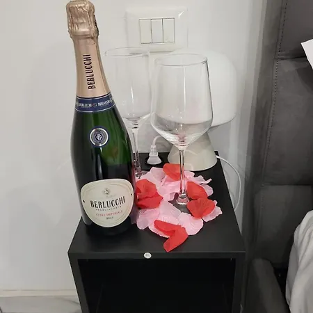 Appartamento In Caffarella - Metro Ponte Lungo *